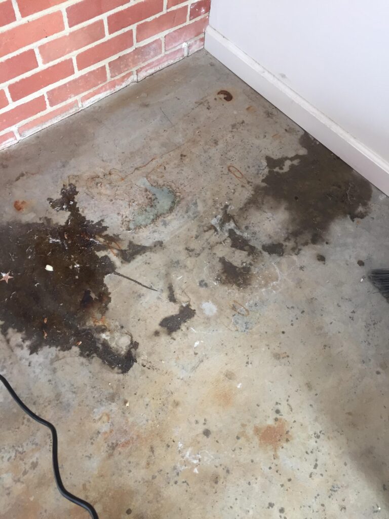 How to Clean Oil off Garage Floor