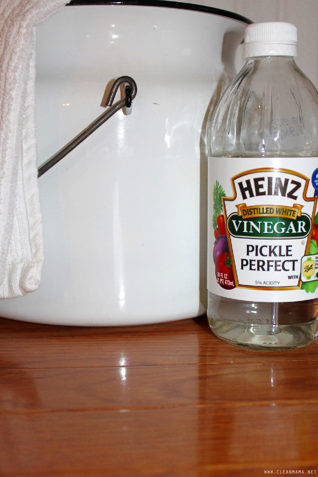 How to Clean Wood Floors With Vinegar