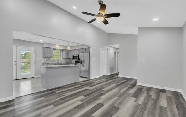 What Color Flooring With Grey Walls